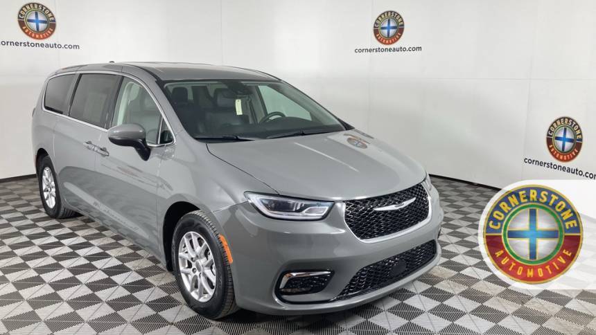 2023 Chrysler Pacifica Touring L — Minivan — 66,197 mi — Elk River, MN