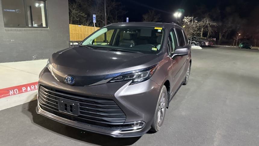 2021 Toyota Sienna XLE — Minivan — 33,014 mi — Fairfax, VA