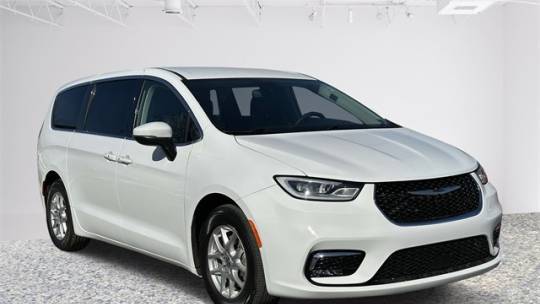 2023 Chrysler Pacifica Touring L — Minivan — 61,945 mi — Manassas, VA