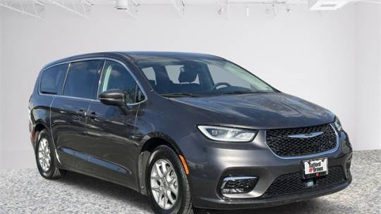 2023 Chrysler Pacifica Touring L — Minivan — 60,141 mi — Manassas, VA