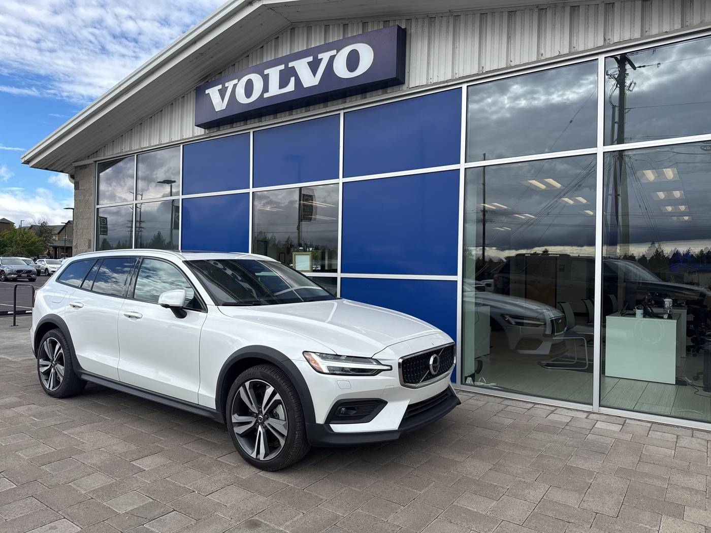 2024 Volvo V60 Cross Country Plus — Wagon — 28,495 mi — Bend, OR