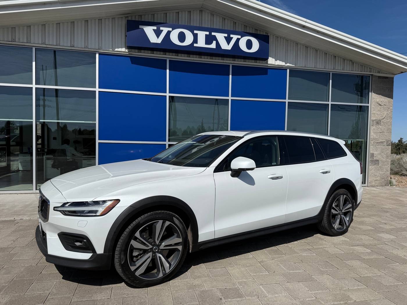 2024 Volvo V60 Cross Country Plus — Wagon — 5 mi — Bend, OR