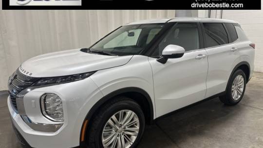 2024 Mitsubishi Outlander ES — SUV — 7,959 mi — Defiance, OH