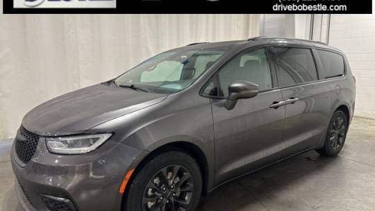 2021 Chrysler Pacifica Touring — Minivan — 70,087 mi — Defiance, OH