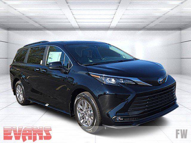 2025 Toyota Sienna XLE — Minivan — 10 mi — Fort Wayne, IN