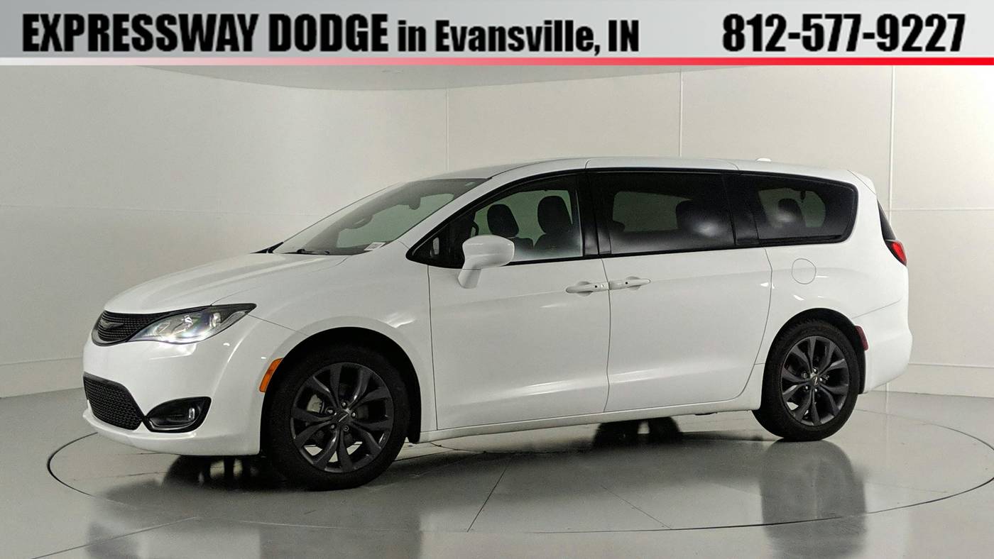 2018 Chrysler Pacifica Touring Plus — Minivan — 122,939 mi — Evansville, IN