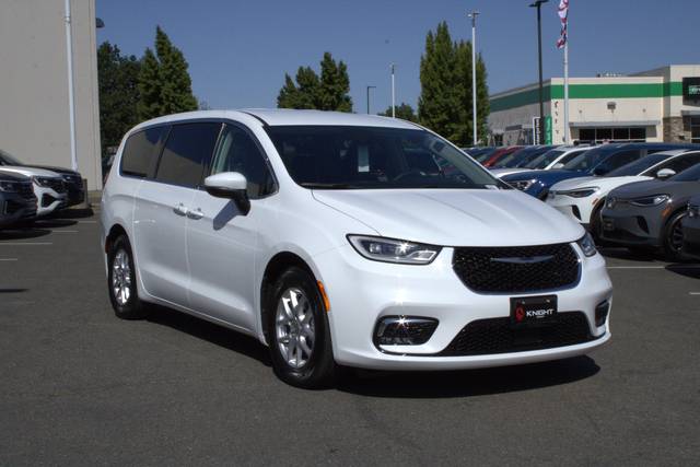 2023 Chrysler Pacifica Touring L — Minivan — 24,846 mi — Elk Grove, CA