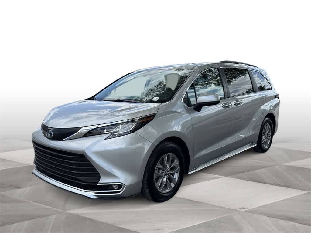2022 Toyota Sienna XLE — Minivan — 37,435 mi — Miami, FL