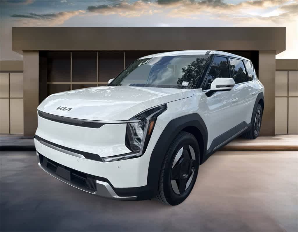 2024 Kia EV9 Light Long Range — SUV — 8,270 mi — Miami, FL