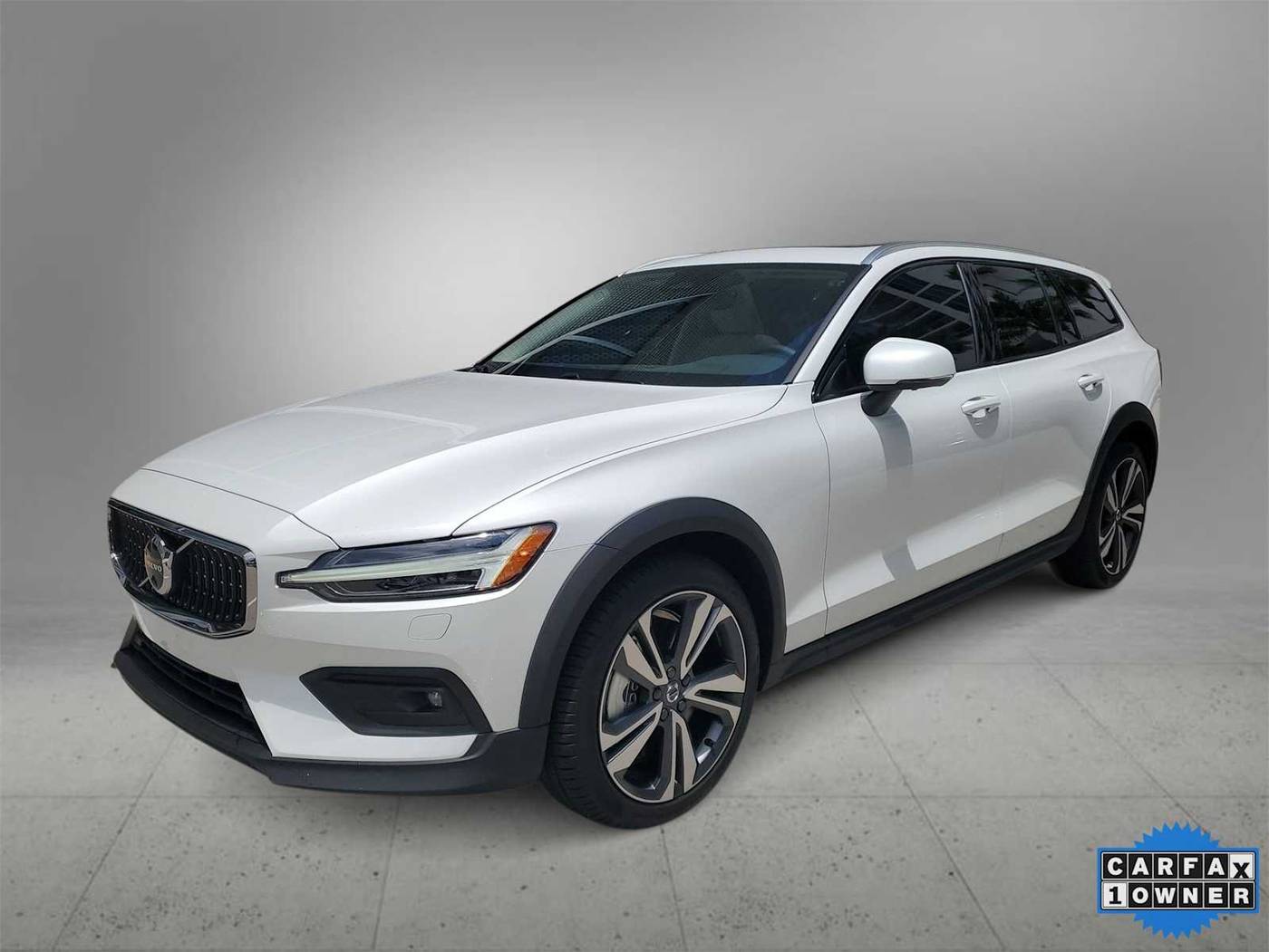 2025 Volvo V60 Cross Country Plus — Wagon — 617 mi — Fort Lauderdale, FL