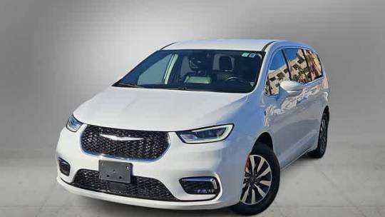 2022 Chrysler Pacifica Hybrid Touring L — Minivan — 82,420 mi — Las Vegas, NV
