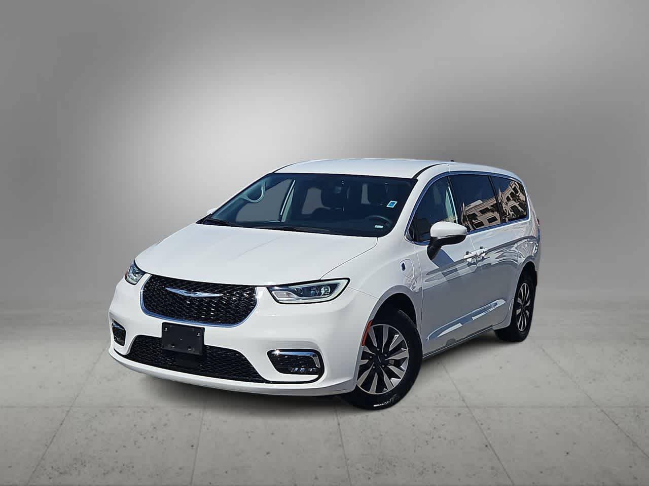 2023 Chrysler Pacifica Hybrid Touring L — Minivan — 55,065 mi — Las Vegas, NV