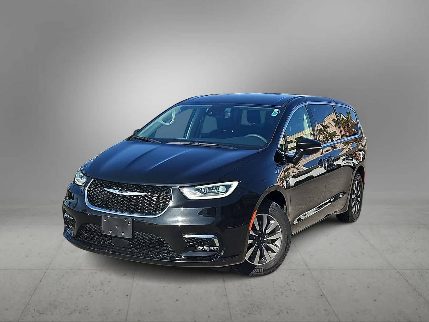 2022 Chrysler Pacifica Hybrid Touring L — Minivan — 20,297 mi — Las Vegas, NV