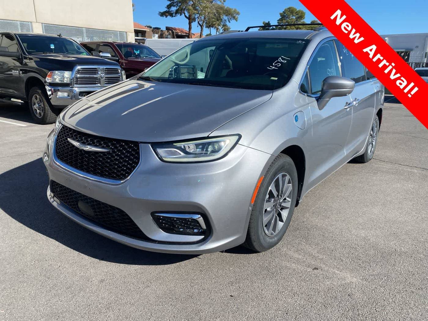 2021 Chrysler Pacifica Hybrid Touring L — Minivan — 65,224 mi — Las Vegas, NV