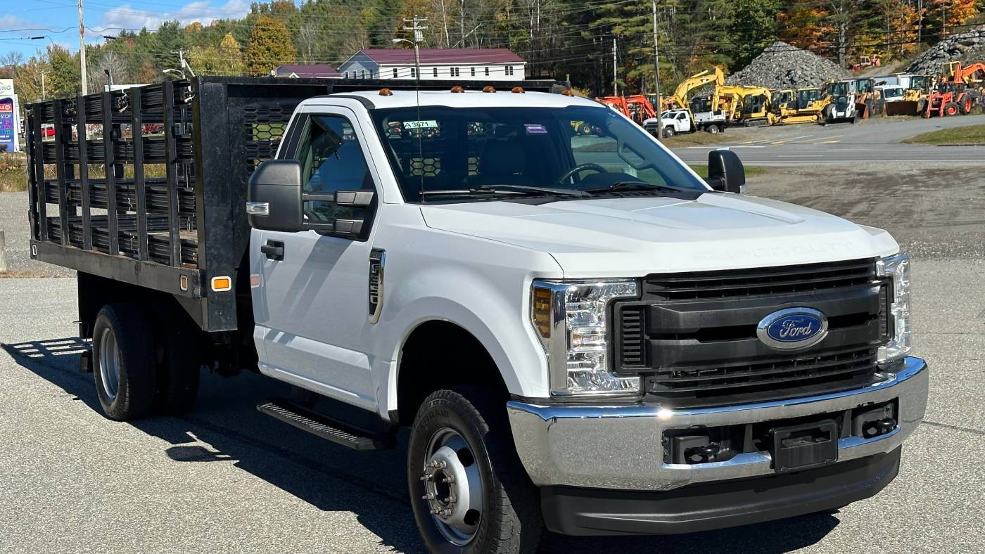 2018 Ford Super Duty F-350 Chassis Cab XL — Chassis Cab Truck — 65,937 mi — Farmington, ME