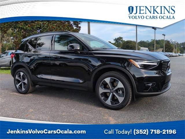 2025 Volvo XC40 B5 Plus Dark Theme