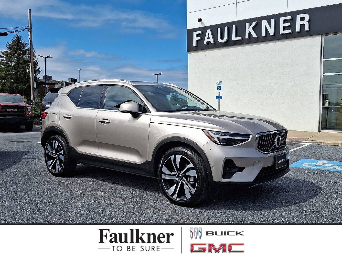 2024 Volvo XC40 Ultimate — SUV — 17,210 mi — Harrisburg, PA