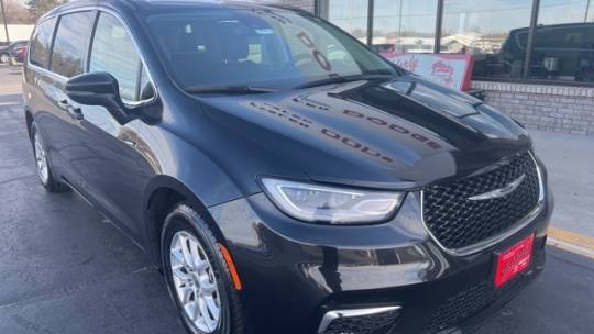 2023 Chrysler Pacifica Touring L — Minivan — 57,833 mi — Reedsburg, WI