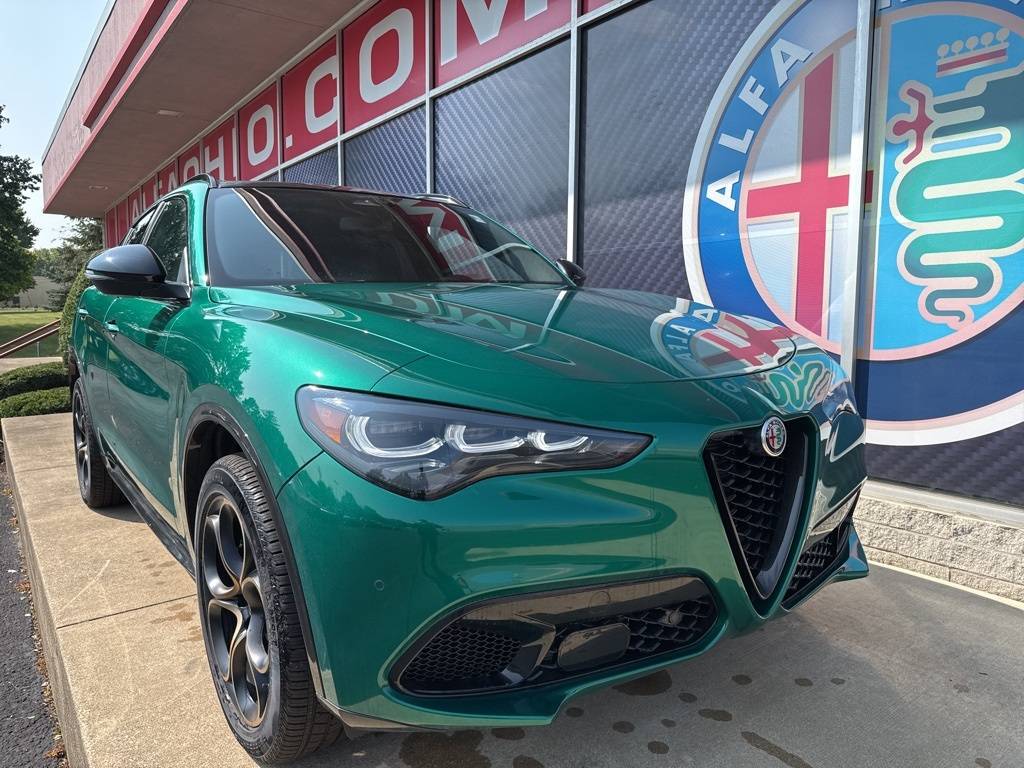 2025 Alfa Romeo Stelvio Intensa