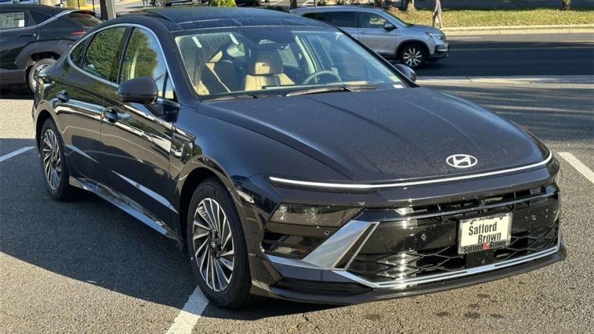 2025 Hyundai Sonata Hybrid Limited — Sedan — 16,741 mi — Fairfax, VA