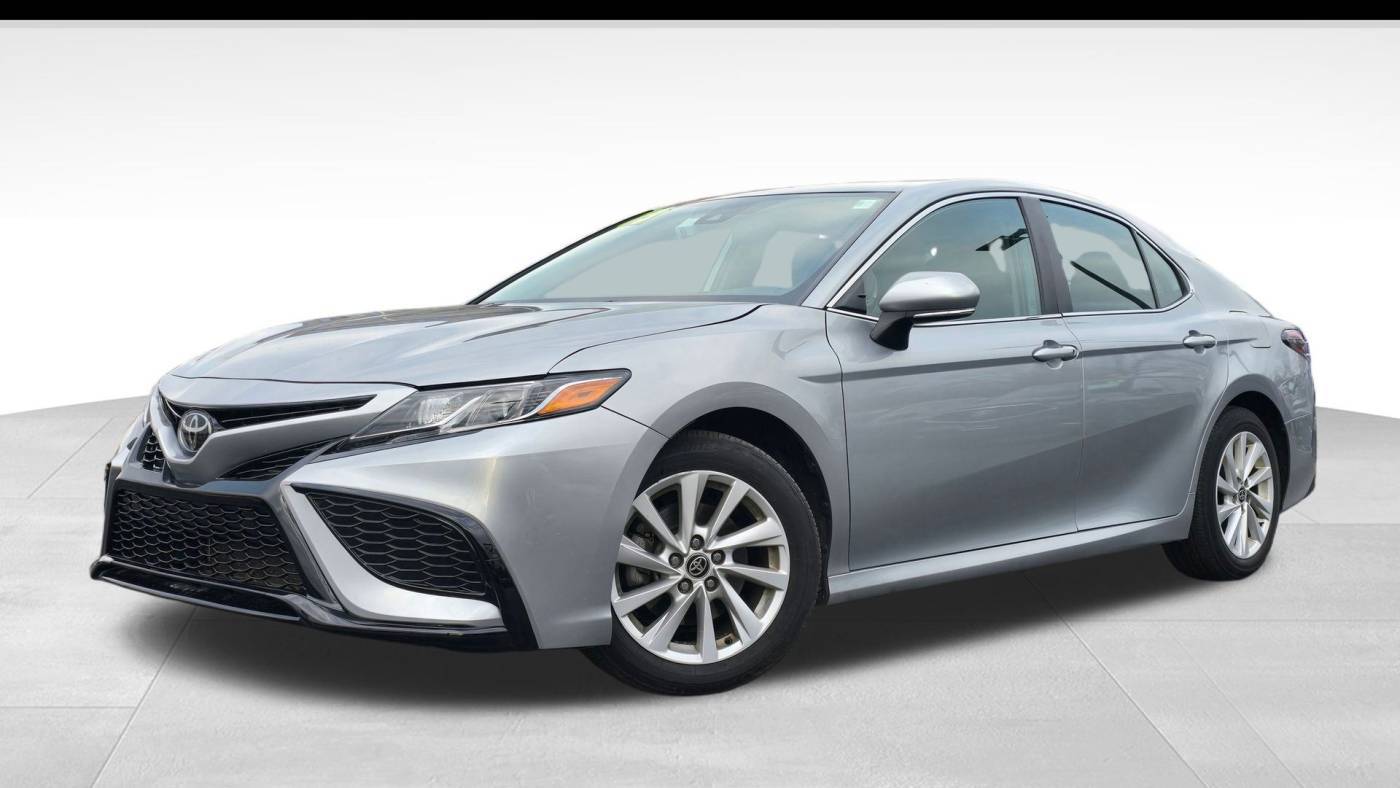 2023 Toyota Camry LE — Sedan — 37,281 mi — Highland Park, IL