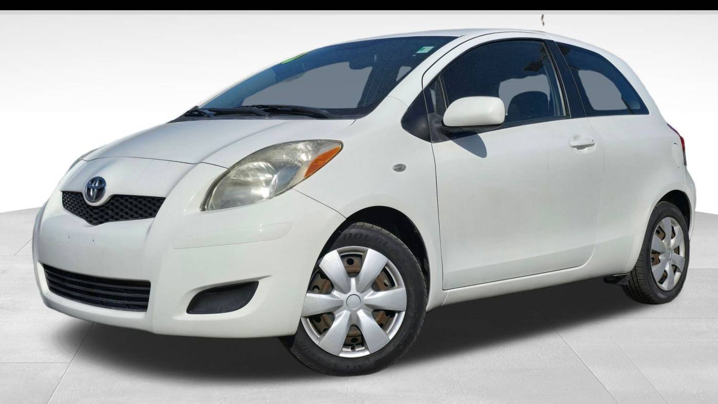 2010 Toyota Yaris Base — Hatchback — 140,651 mi — Highland Park, IL