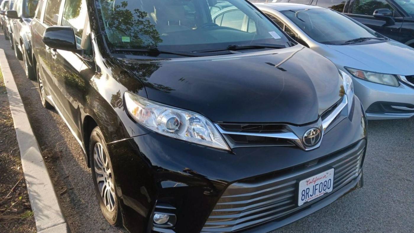 2020 Toyota Sienna XLE — Minivan — 61,099 mi — Thousand Oaks, CA