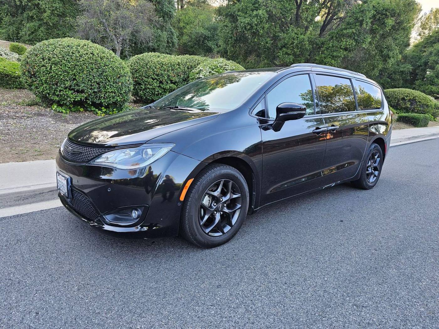 2018 Chrysler Pacifica Limited — Minivan — 64,015 mi — Thousand Oaks, CA