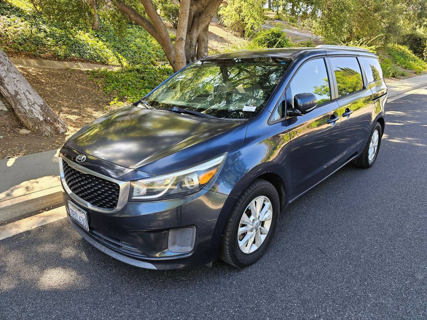 2016 Kia Sedona LX — Minivan — 86,138 mi — Thousand Oaks, CA