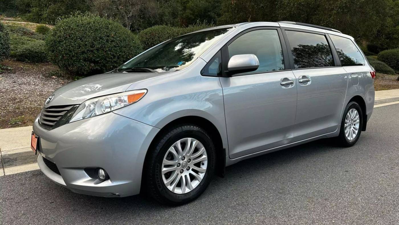 2017 Toyota Sienna XLE — Minivan — 125,549 mi — Thousand Oaks, CA