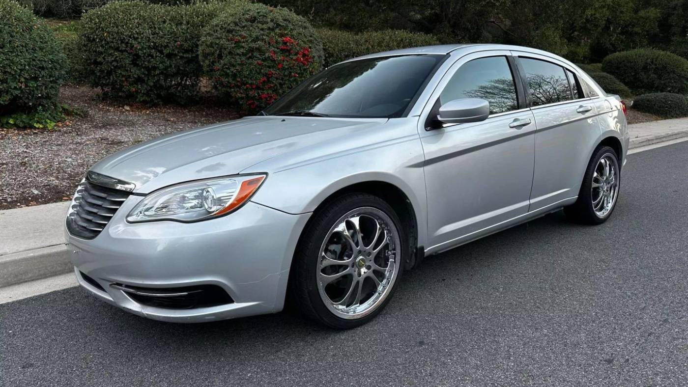 2012 Chrysler 200 Touring — Sedan — 123,009 mi — Thousand Oaks, CA