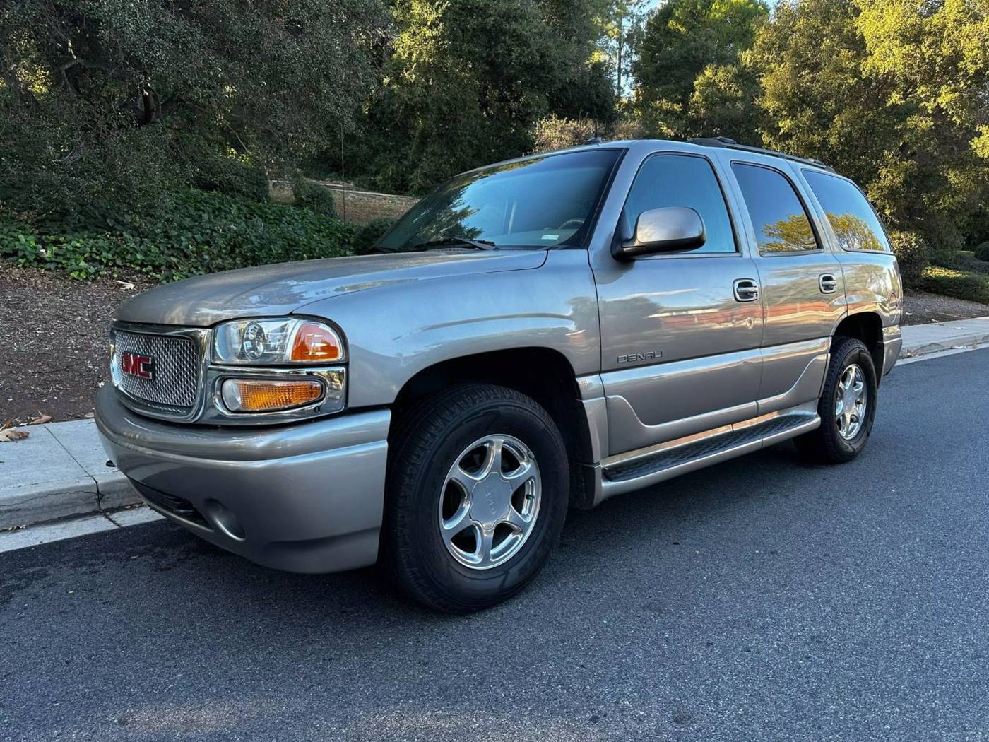 2002 GMC Yukon Denali — SUV — 84,307 mi — Thousand Oaks, CA