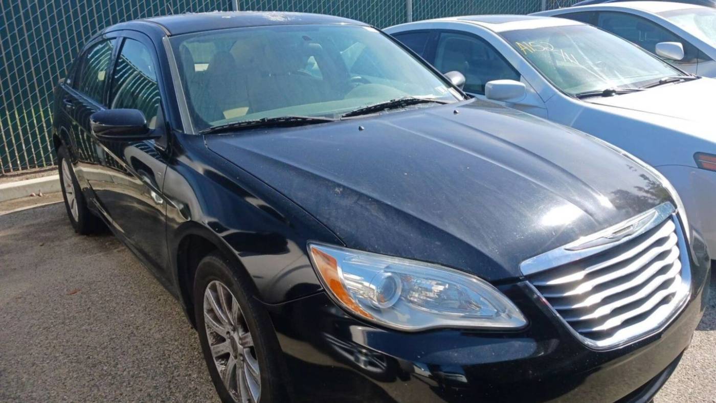 2014 Chrysler 200 Touring — Sedan — 106,214 mi — Thousand Oaks, CA
