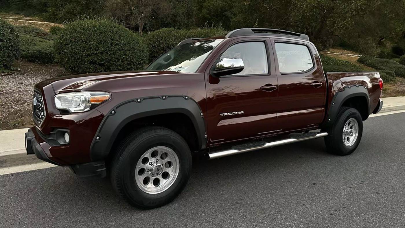 2019 Toyota Tacoma SR5 — Pickup Truck — 31,878 mi — Thousand Oaks, CA