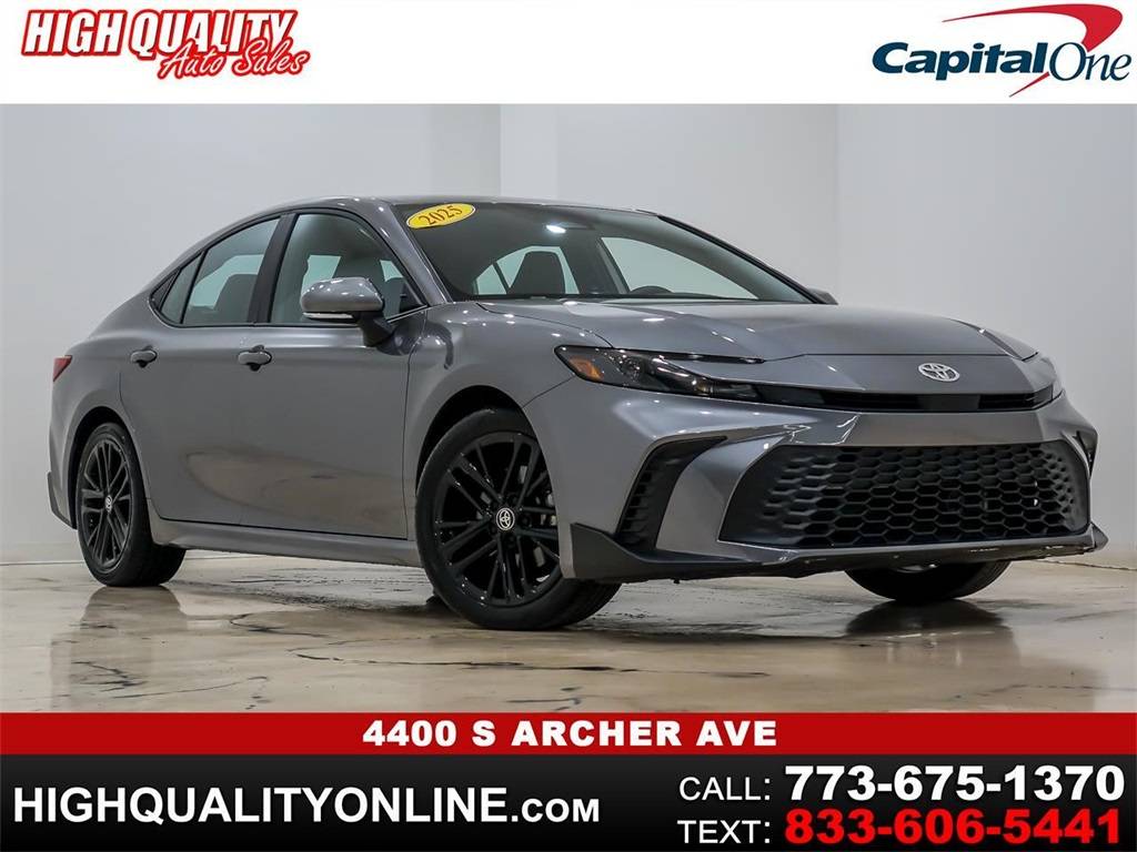 2025 Toyota Camry SE — Sedan — 13,579 mi — Chicago, IL