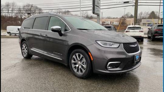 2023 Chrysler Pacifica Hybrid Pinnacle — Minivan — 118 mi — Raynham, MA