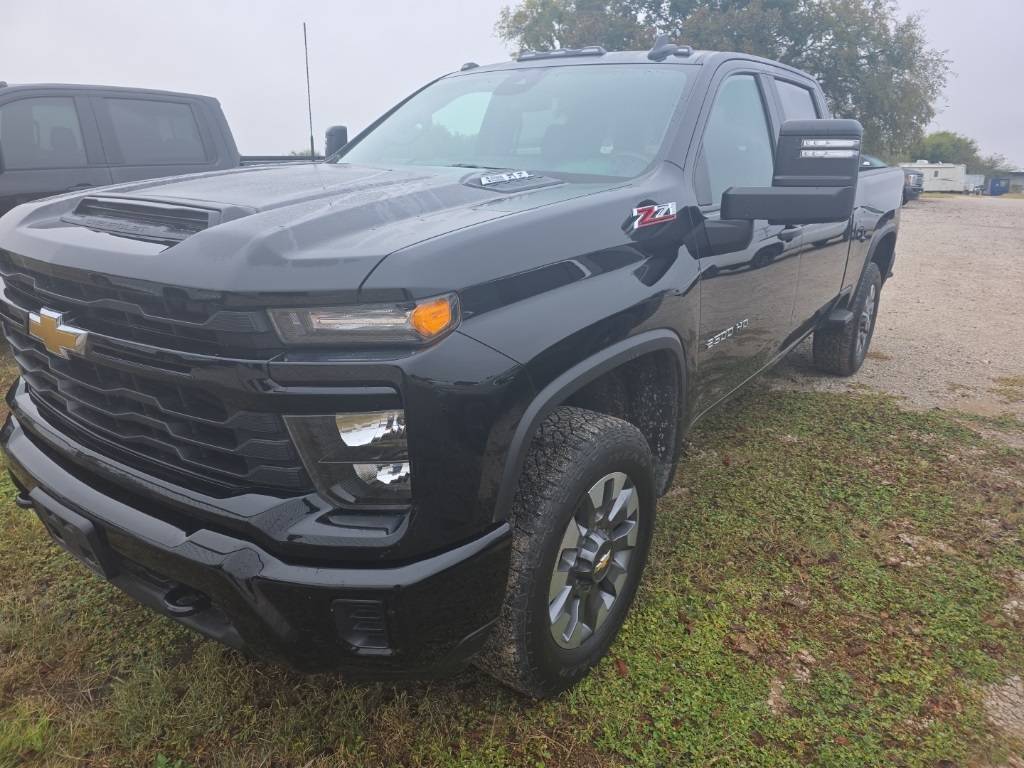 2024 Chevrolet Silverado 2500HD Custom — Pickup Truck — 51,551 mi — Henrietta, TX