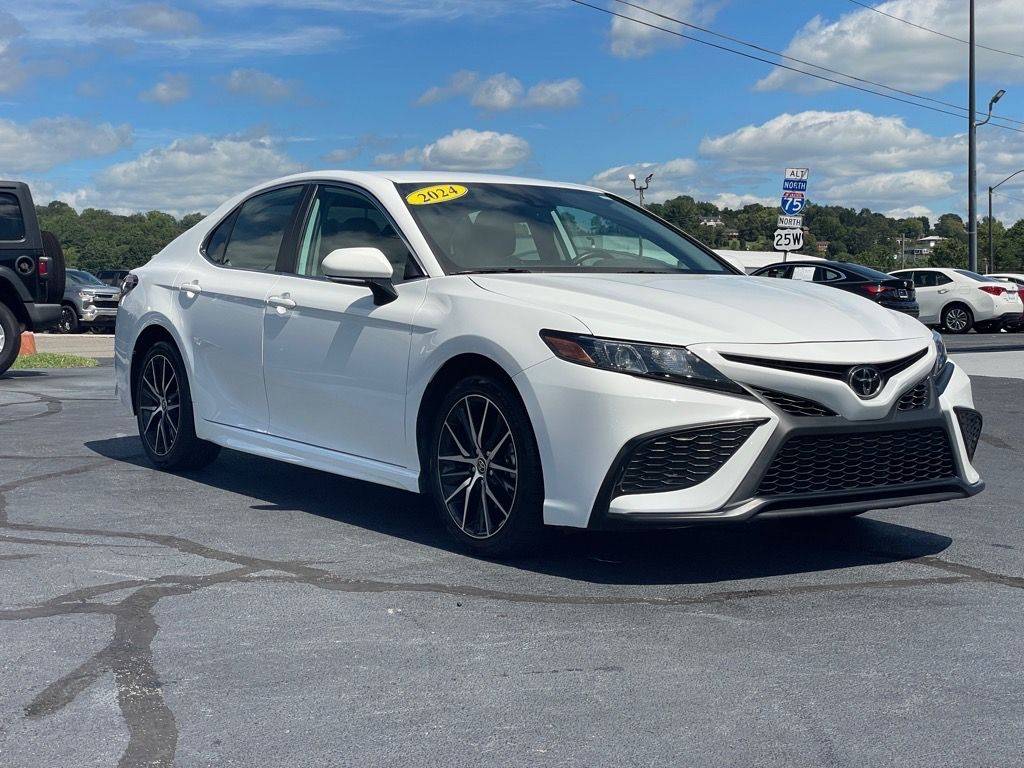2024 Toyota Camry SE — Sedan — 29,609 mi — Clinton, TN