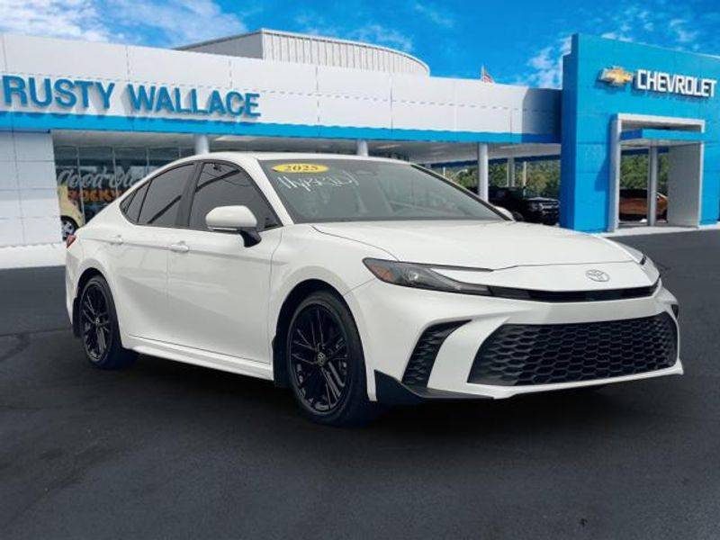 2025 Toyota Camry SE — Sedan — 8,617 mi — Clinton, TN