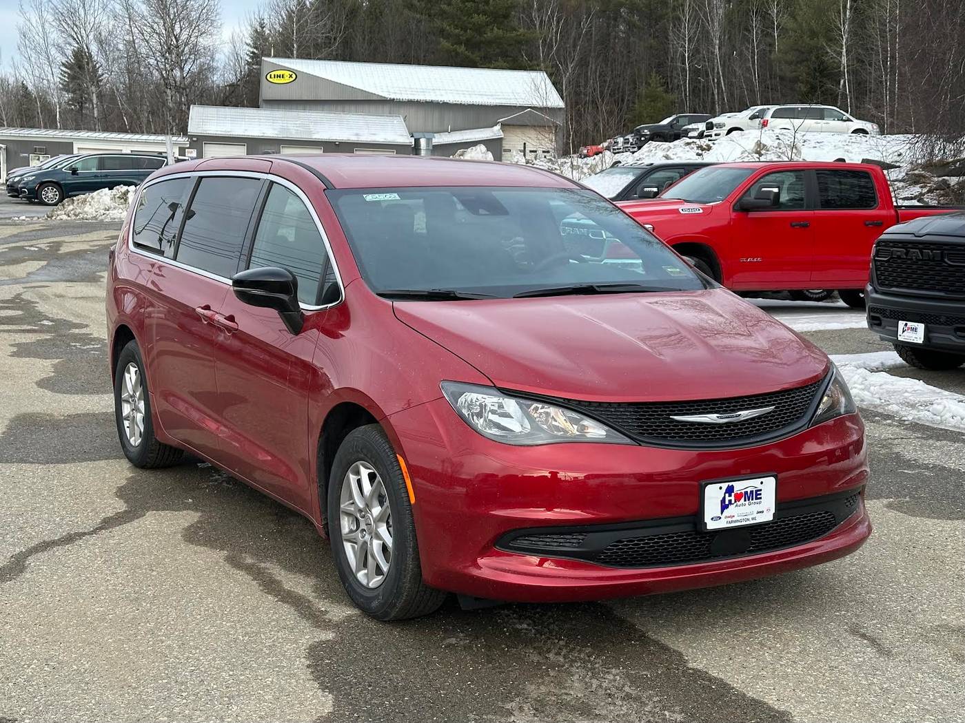 2025 Chrysler Voyager LX