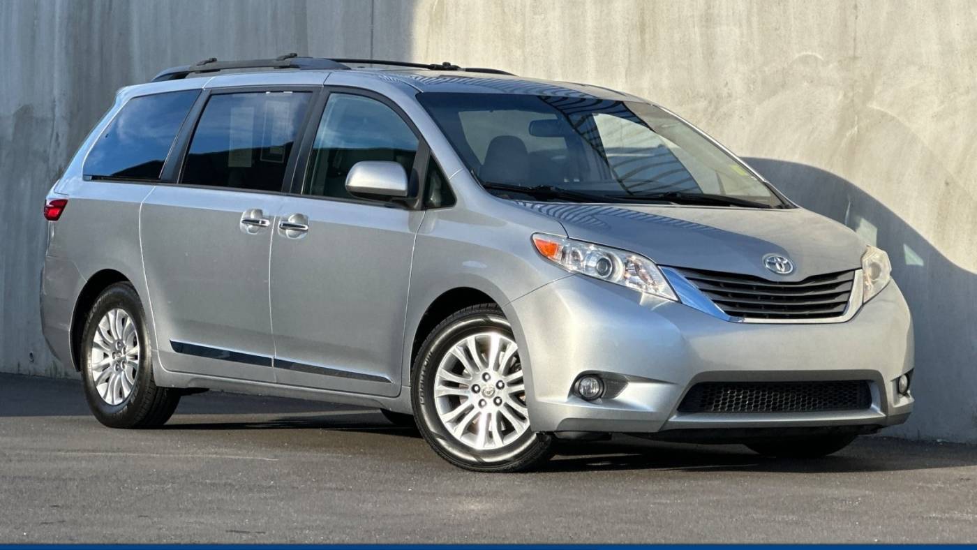 2015 Toyota Sienna XLE — Minivan — 136,198 mi — Hayward, CA