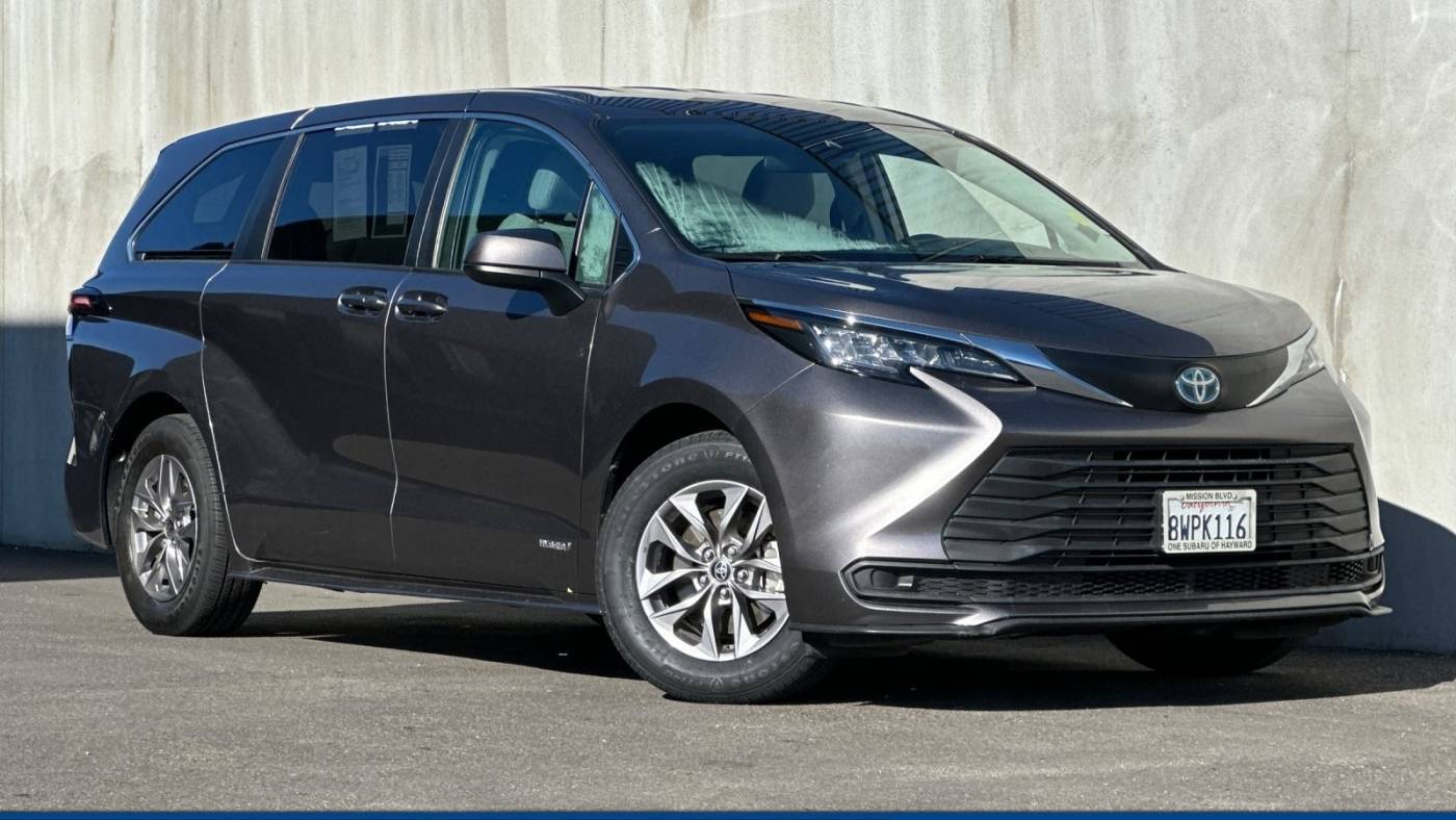 2021 Toyota Sienna LE — Minivan — 53,628 mi — Hayward, CA