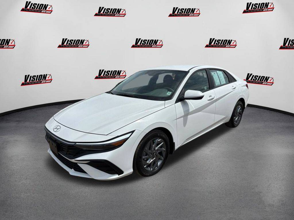 2024 Hyundai Elantra SEL — Sedan — 3,558 mi — Henrietta, NY