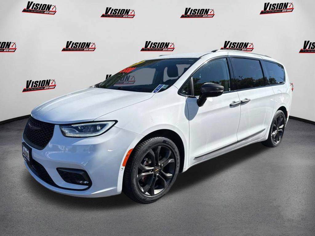 2024 Chrysler Pacifica Touring L — Minivan — 28,713 mi — Rochester, NY