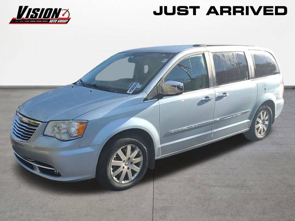 2012 Chrysler Town & Country Touring-L — Minivan — 12,100 mi — Rochester, NY