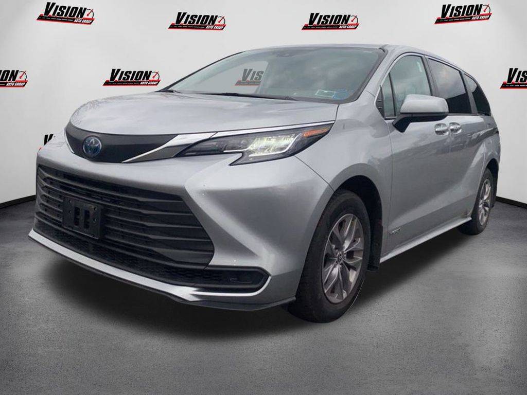 2021 Toyota Sienna LE — Minivan — 66,790 mi — East Rochester, NY