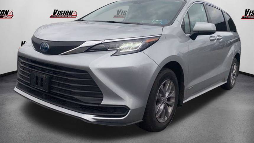 2021 Toyota Sienna LE 8-Passenger