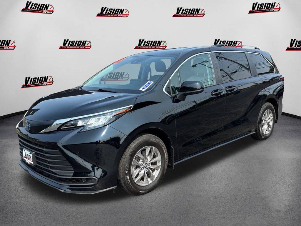 2022 Toyota Sienna LE — Minivan — 42,115 mi — East Rochester, NY
