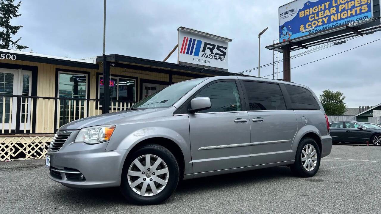 2015 Chrysler Town & Country Touring — Minivan — 196,383 mi — Lynnwood, WA