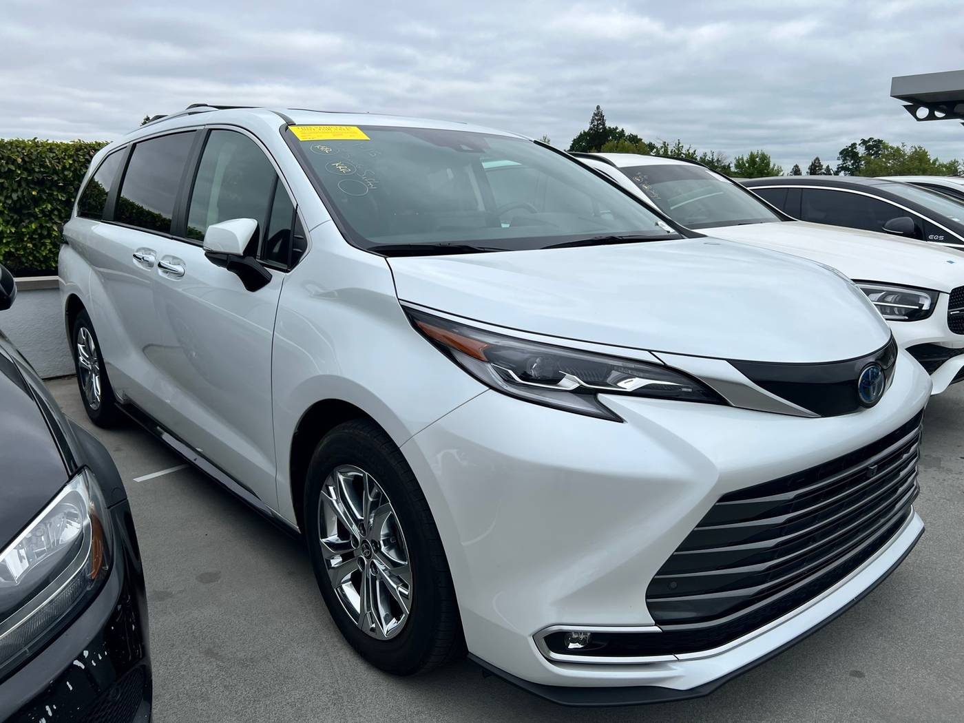 2022 Toyota Sienna Platinum — Minivan — 25,761 mi — Rocklin, CA
